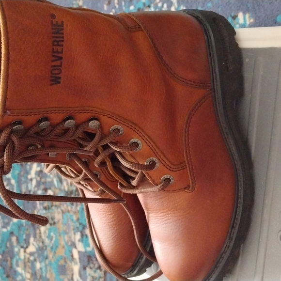 Wolverine boots size7 D brown color leather uppers and rubber soles - Picture 3 of 7